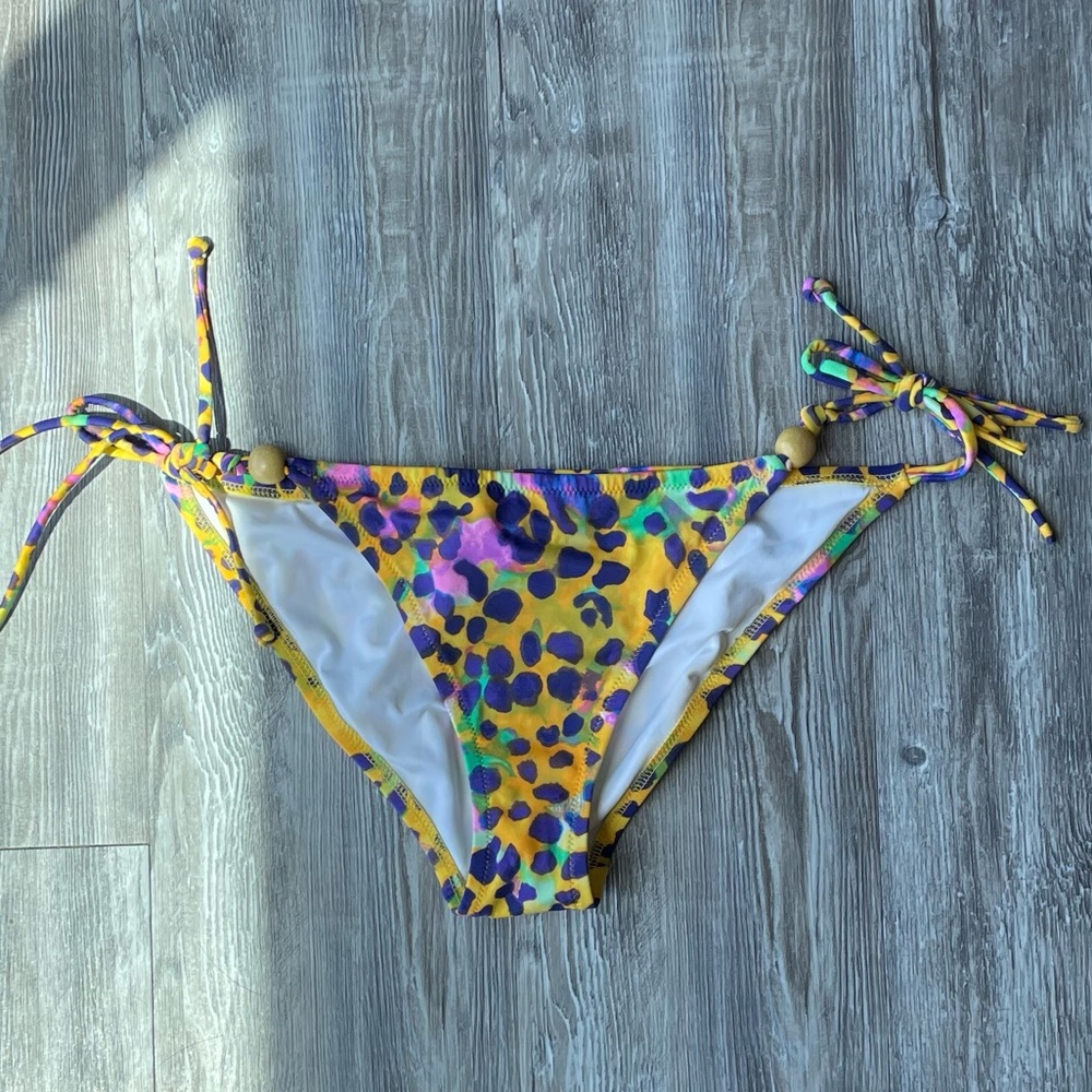 NEW Victoria’s Secret bikini bottom size M